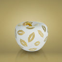 Mela luxury Baci oro 24K accessorio home decor su sfondo dorato