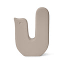 Scultura decorativa Mira a forma di uccello in tonalità pastello grigio, dettaglio del profilo.