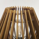 Dettaglio struttura lampada da tavolo Ales in listelli di rovere