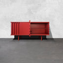 B-SIDE Sideboard 2 Ante colore rosso ambientato in soggiorno moderno