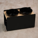 Dettaglio kit alzaciotole Bill Medium nero con ciotole in ceramica