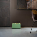 Kit alzaciotole Bill Medium verde ambientato in interno moderno