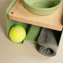 Dettaglio ciotole per cani Bill Lux con struttura in metallo e legno