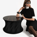 Tavolino da caffè Bryant utilizzato come seduta in ambiente contemporaneo