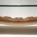 Dettaglio piano in cristallo del tavolo da caffè Canai