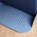 Dettaglio cuscino traforato del salottino per gatti e cani da interno