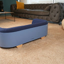 Salottino per gatti e cani da interno Cozy Large ambientato in salotto