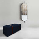 Pouf design Docker Lungo in velluto blu notte con dettagli in pelle in ambiente moderno