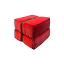 Pouf design Docker in velluto rosso con dettagli in pelle