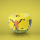 Mela decorativa gialla ispirata allo stile Keith Haring, oggetto di home decor artigianale
