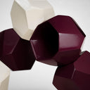 Dettaglio tazzine da caffè Voronoi design sfaccettato finitura bordeaux e crema