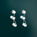 Orecchini Va col Vento artigianali da donna su sfondo verde