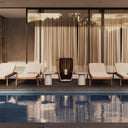 Biocamino Mise en Rose in ambiente moderno con base in marmo