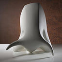 Scultura decorativa Toro Kau in gres porcellanato colore grigio chiaro opaco