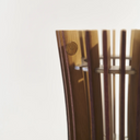 Dettaglio struttura in legno della lampada da tavolo Nuri