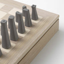 Scacchiera di design Piazza Castello dettaglio pezzi in legno