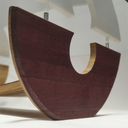 Dettaglio laterale della struttura in rovere del tavolo da caffè Trevi