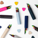 Astuccio design TRILOByME Ego Undesign con accessori creativi su sfondo chiaro