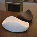 Centro tavola Augusta ambientato su tavolo con più varianti di colore