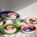 Insalatiere piccole I Colorati apparecchiate, ceramica colorata per servizio da tavola.