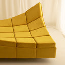 Dettaglio seduta divano modulare design giallo