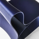 Dettaglio poltrona di design Double in PLA con superfici curve