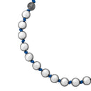 Dettaglio Collana Sfere, vista ravvicinata delle sfere metalliche collegate.